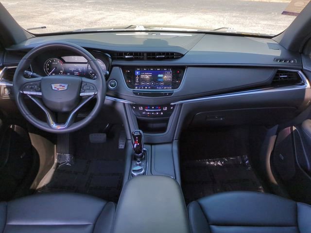 Used 2025 Cadillac XT6 Luxury image 16