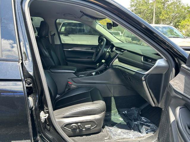 Used 2024 Jeep Grand Cherokee L Limited w/ Black Appearance Package RWD image 39