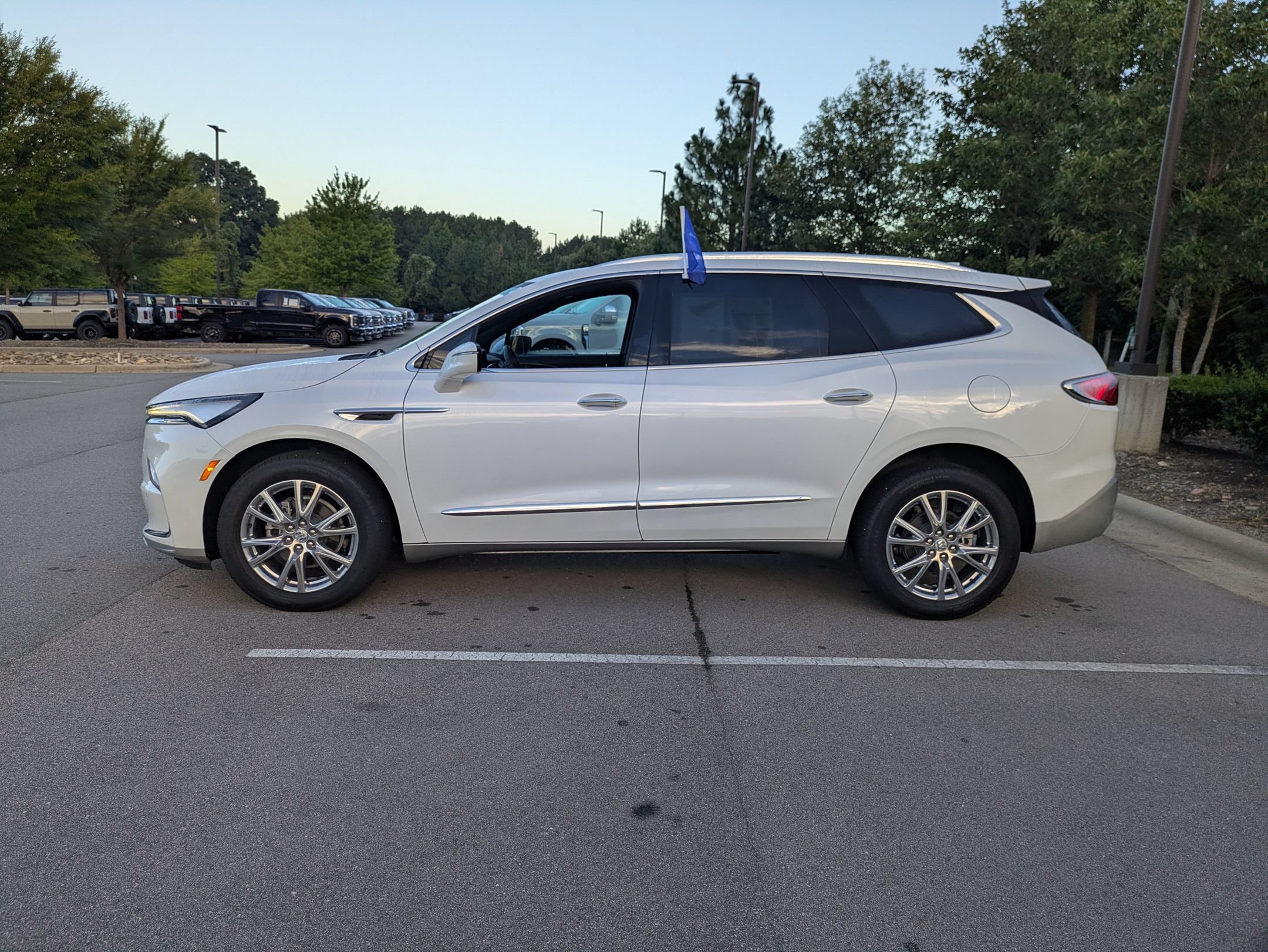 Used 2024 Buick Enclave Essence w/ Experience Buick Package AWD/4WD image 7