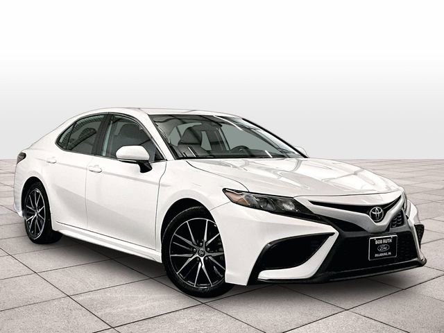 Used 2024 Toyota Camry SE w/ Cold Weather Package FWD image 2