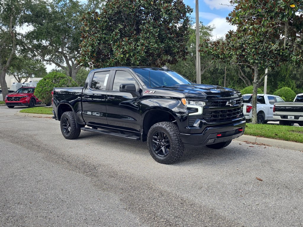 Used 2024 Chevrolet Silverado 1500 LT Trail Boss w/ Convenience Package II AWD/4WD image 2