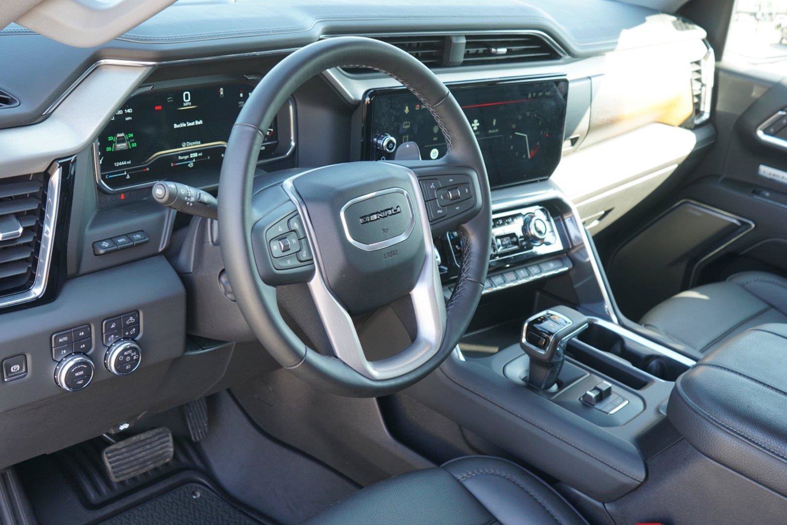 Used 2024 GMC Sierra 1500 Denali w/ Technology Package AWD/4WD image 9