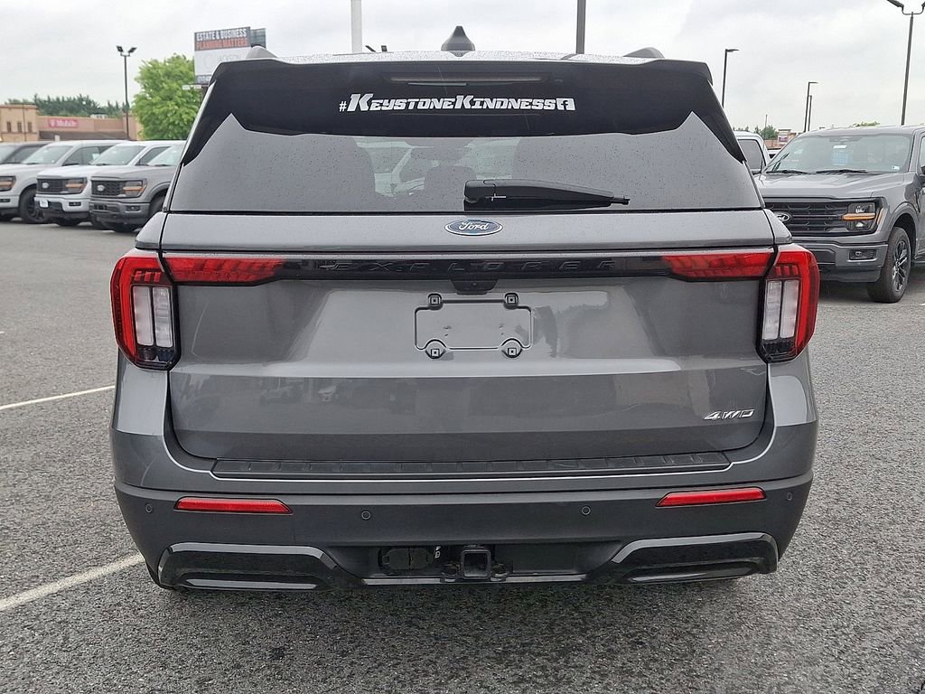 Certified 2025 Ford Explorer ST-Line w/ ST-Line Street Pack AWD/4WD image 5