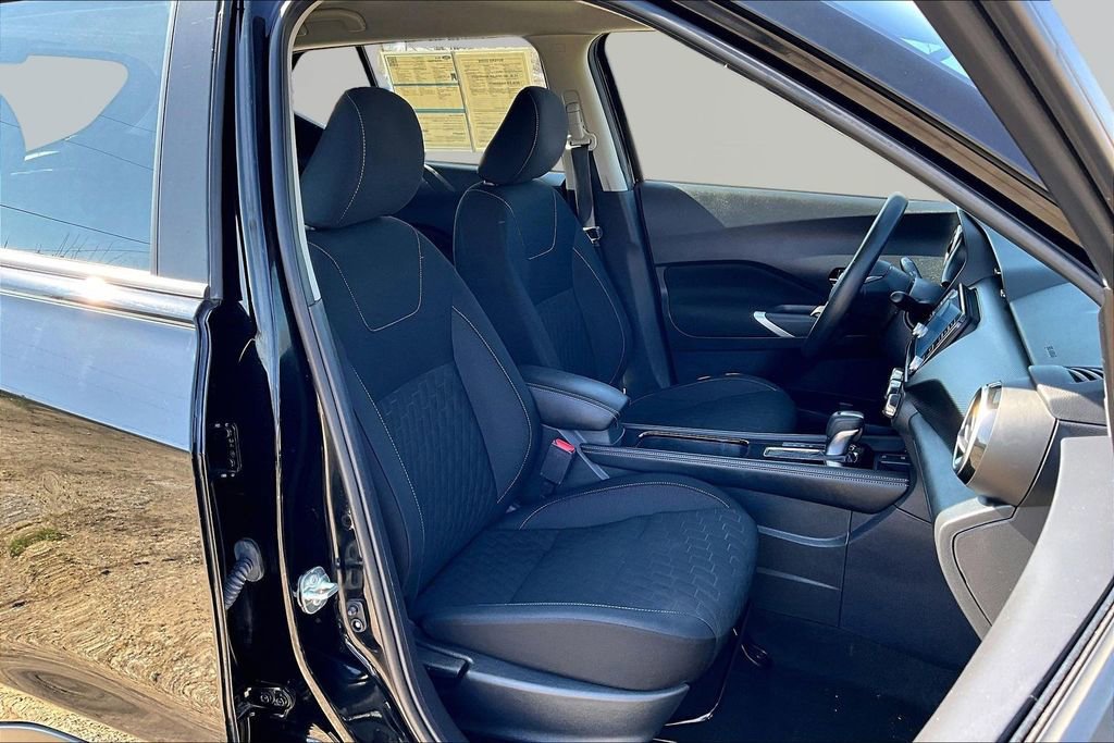 Used 2023 Nissan Kicks SV image 9