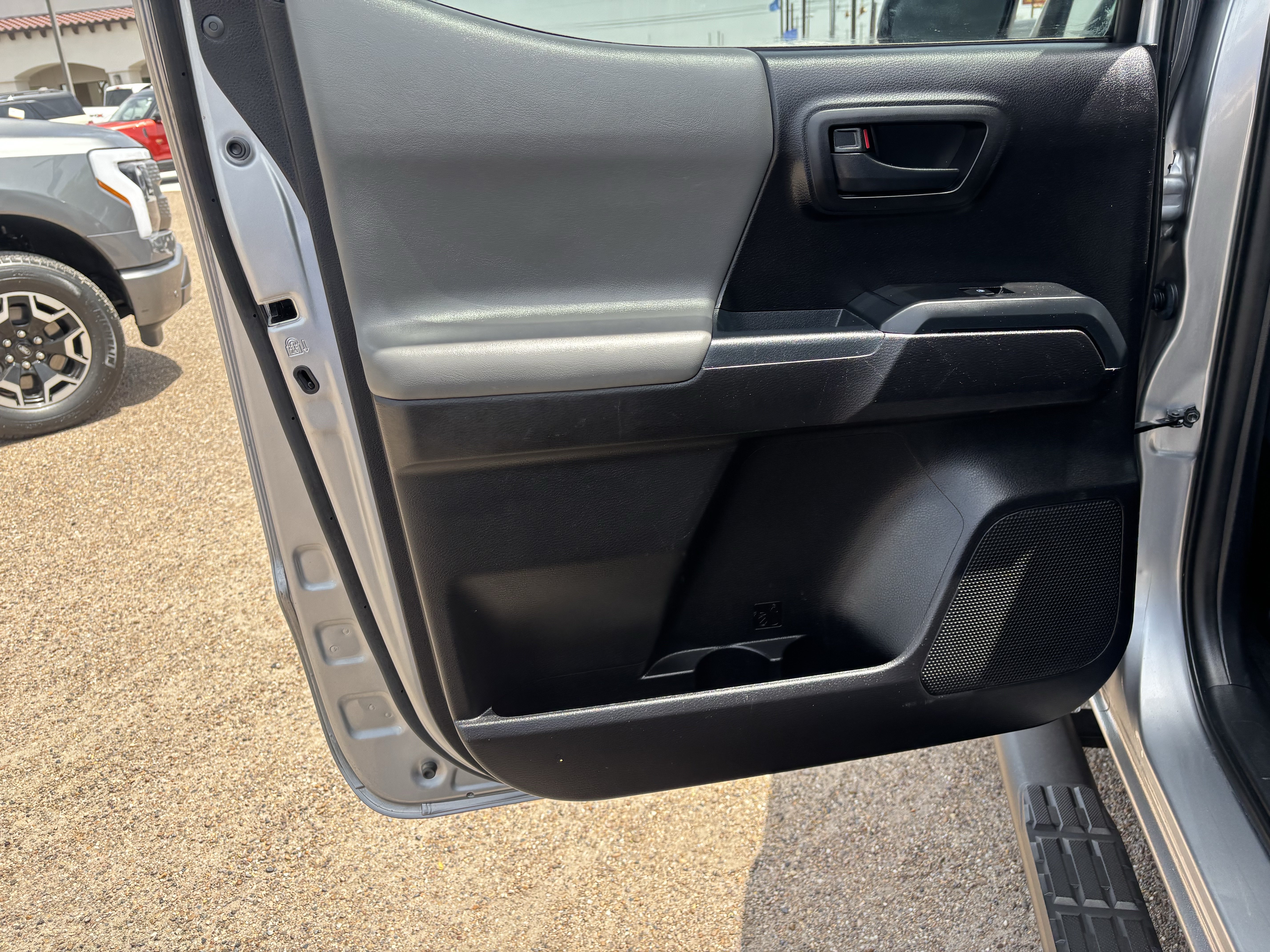 Used 2021 Toyota Tacoma SR w/ SR Convenience Package RWD image 14