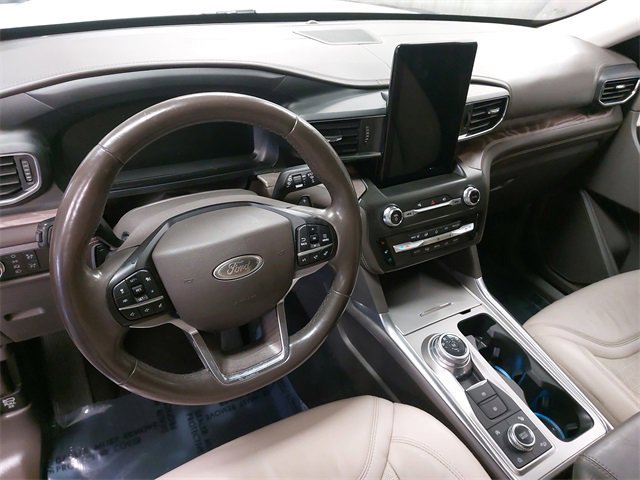 Certified 2020 Ford Explorer Platinum w/ Premium Technology Package image 16