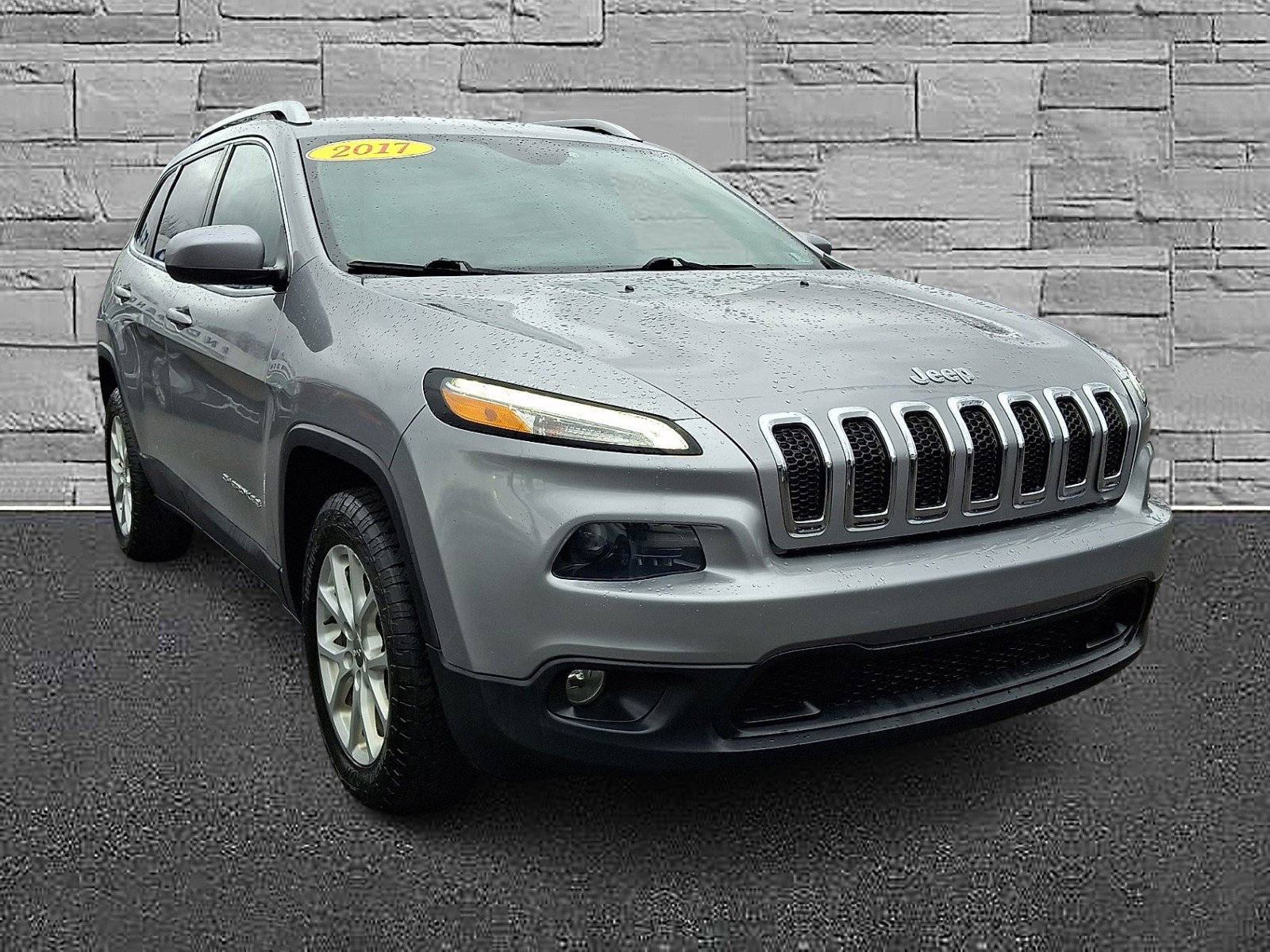 Used 2017 Jeep Cherokee Latitude w/ Cold Weather Group image 2
