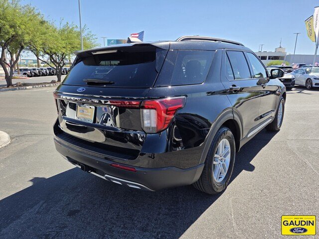 Certified 2025 Ford Explorer Active w/ Active Comfort Package RWD image 7