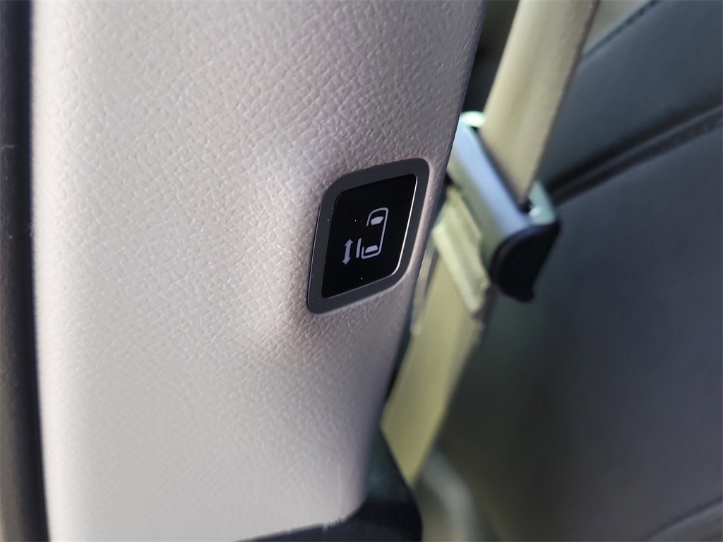 Used 2021 Chrysler Pacifica Touring image 11