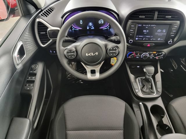 Used 2025 Kia Soul LX w/ LX Technology Package FWD image 23