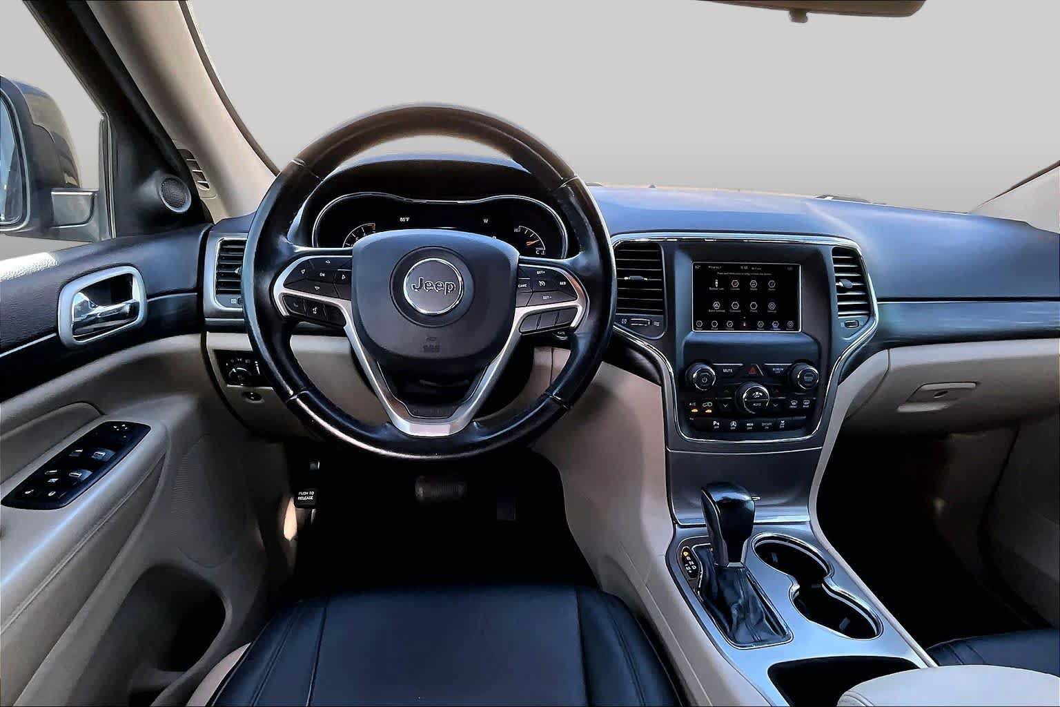 Used 2020 Jeep Grand Cherokee Laredo RWD image 6