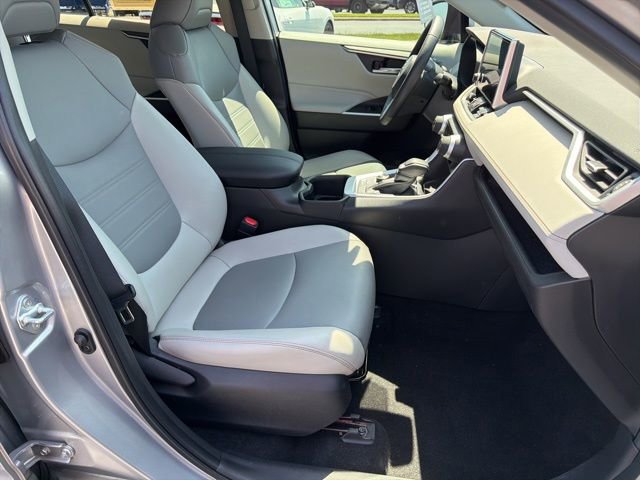 Used 2023 Toyota RAV4 XLE Premium AWD/4WD image 17