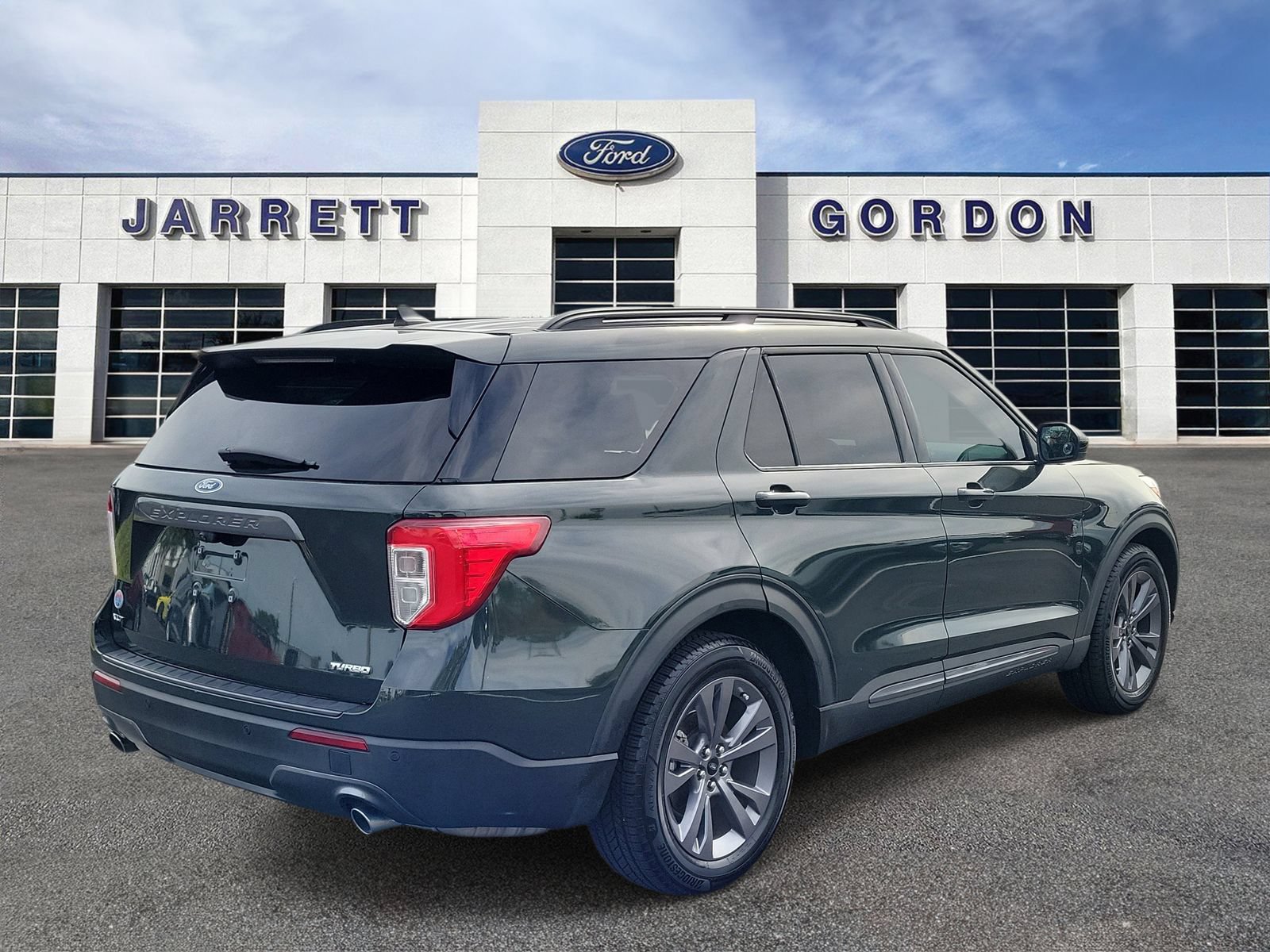 Certified 2022 Ford Explorer XLT w/ Equipment Group 202A RWD image 4