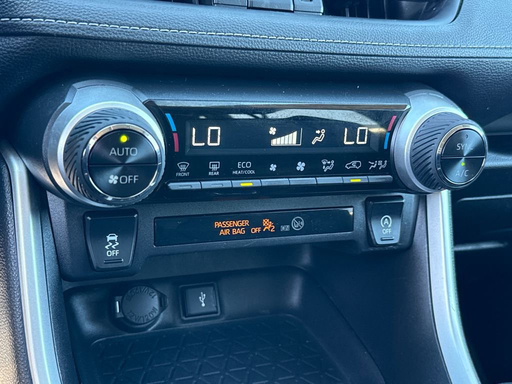 Used 2021 Toyota RAV4 XLE Premium image 21