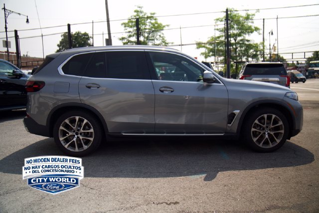 Used 2024 BMW X5 sDrive40i w/ Premium Package RWD image 3