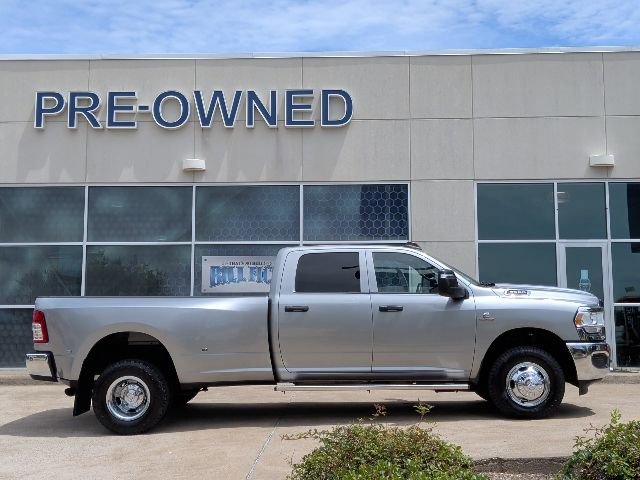 Used 2024 RAM 3500 Tradesman w/ Chrome Appearance Group AWD/4WD image 2
