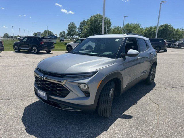 Used 2025 Chevrolet TrailBlazer ACTIV w/ Convenience Package AWD/4WD image 3