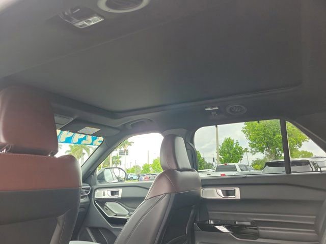 Certified 2021 Ford Explorer Platinum w/ Equipment Group 601A image 18