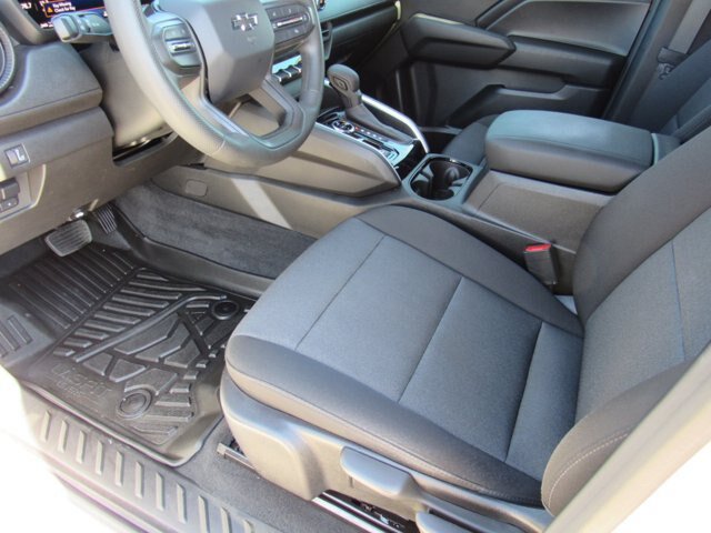 Used 2025 Chevrolet Colorado Trail Boss AWD/4WD image 17