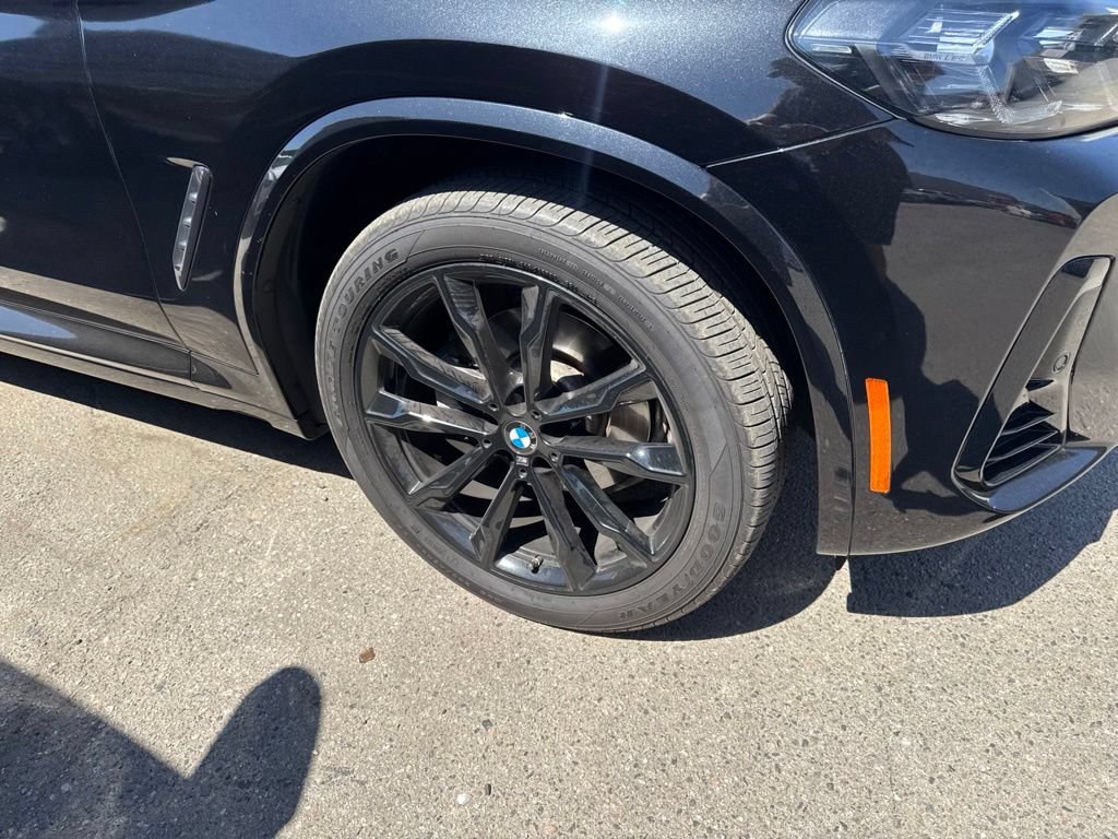 Used 2024 BMW X4 xDrive30i w/ M Sport Package AWD/4WD image 4