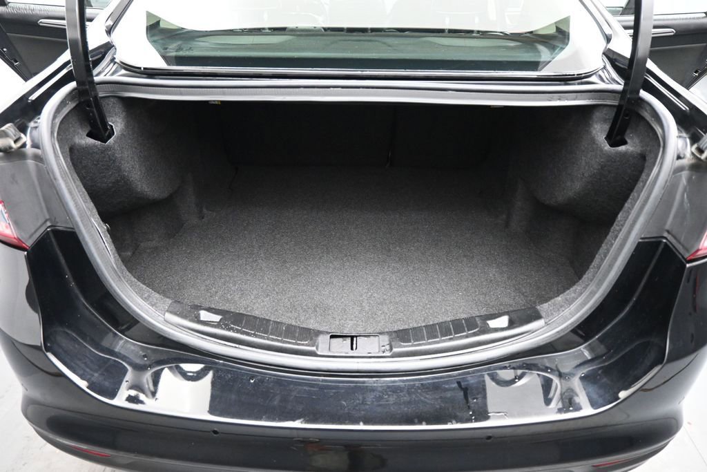 Certified 2017 Ford Fusion SE w/ Equipment Group 201A FWD image 19