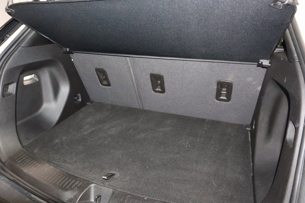 Used 2022 Chevrolet Bolt EUV LT w/ Driver Confidence Package image 15