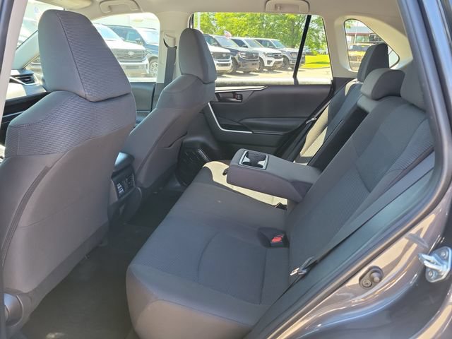 Used 2025 Toyota RAV4 LE AWD/4WD image 16