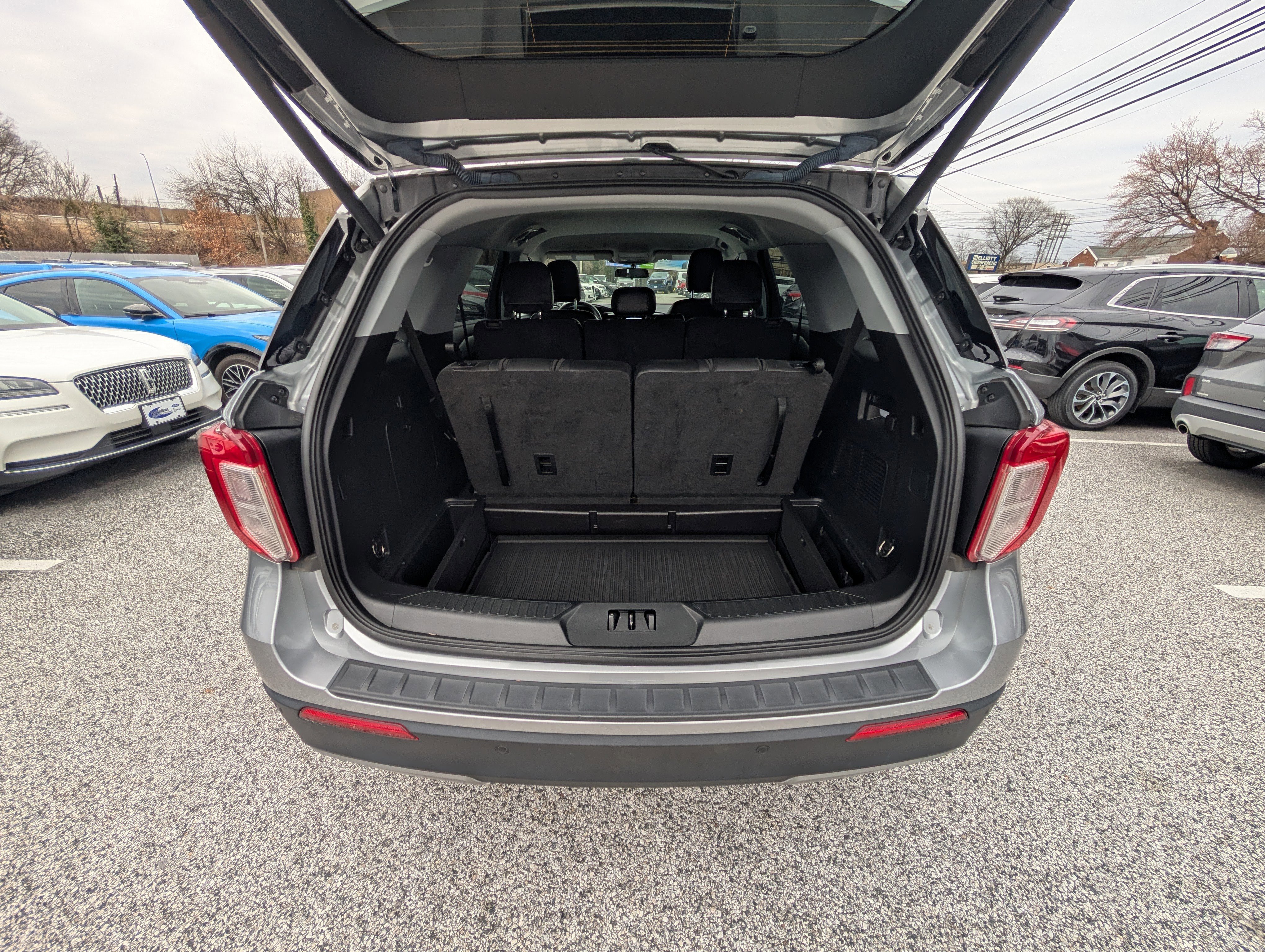 Certified 2022 Ford Explorer XLT w/ Equipment Group 202A image 15