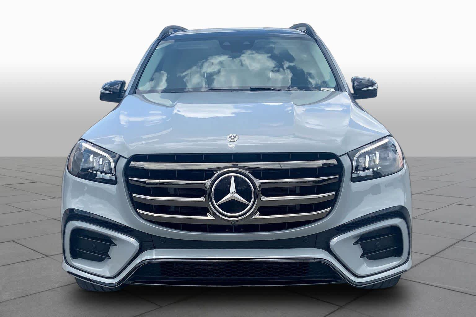 Used 2024 Mercedes-Benz GLS 450 4MATIC image 4
