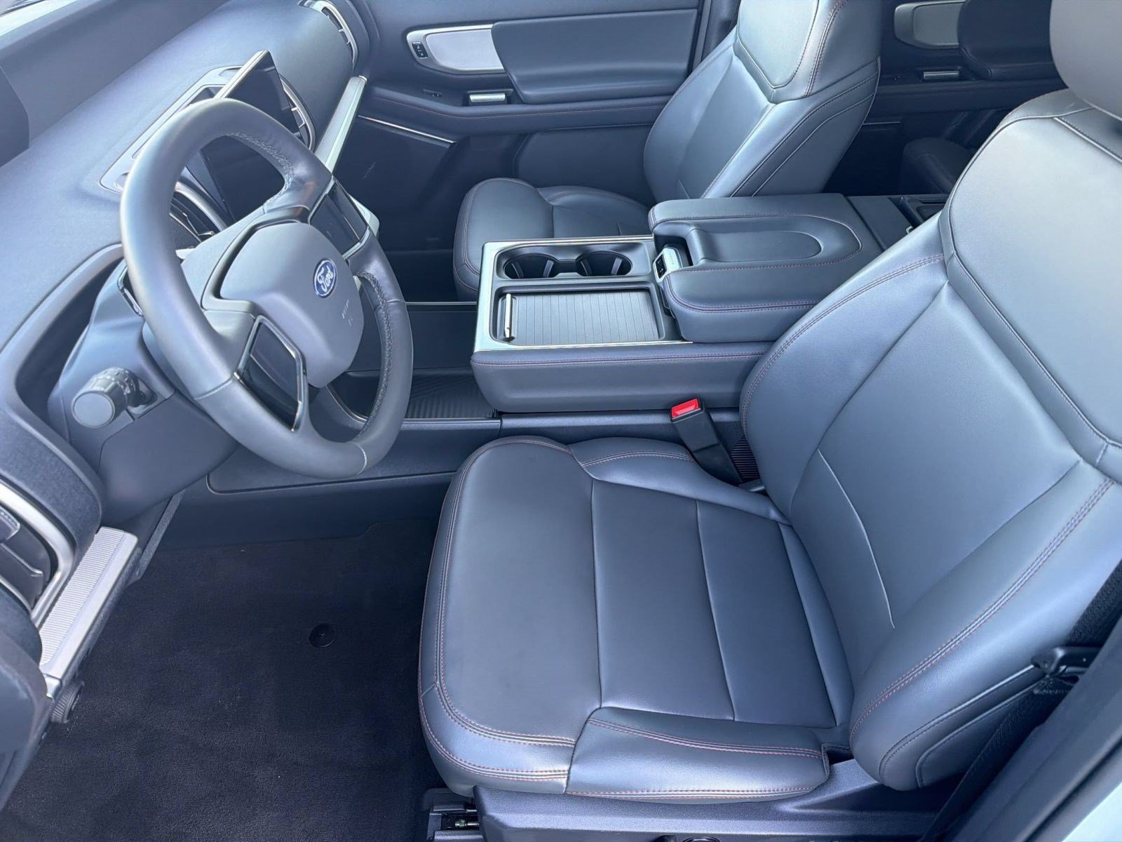 Certified 2025 Ford Expedition Active AWD/4WD image 5