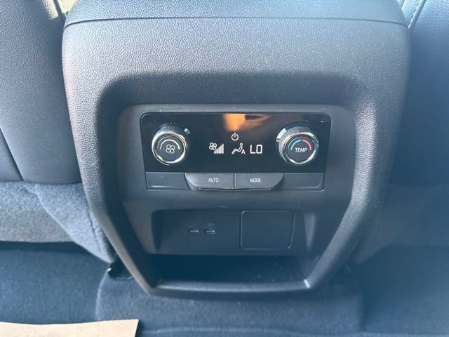 Used 2025 Chevrolet Traverse LT AWD/4WD image 40