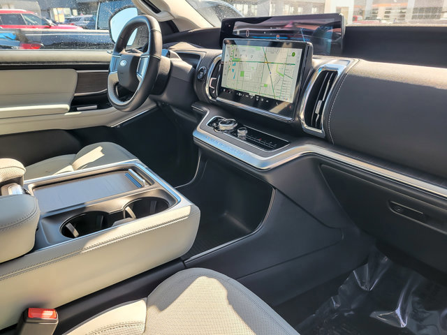 Certified 2025 Ford Expedition Platinum w/ Platinum Ultimate Package image 26