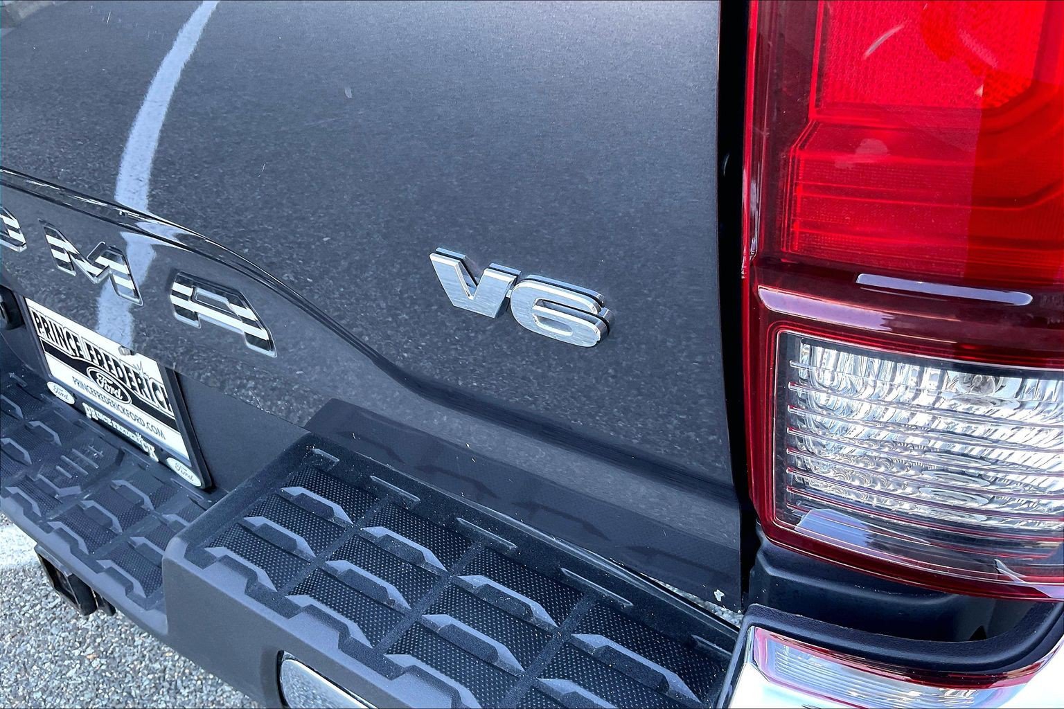 Used 2022 Toyota Tacoma SR5 AWD/4WD image 8