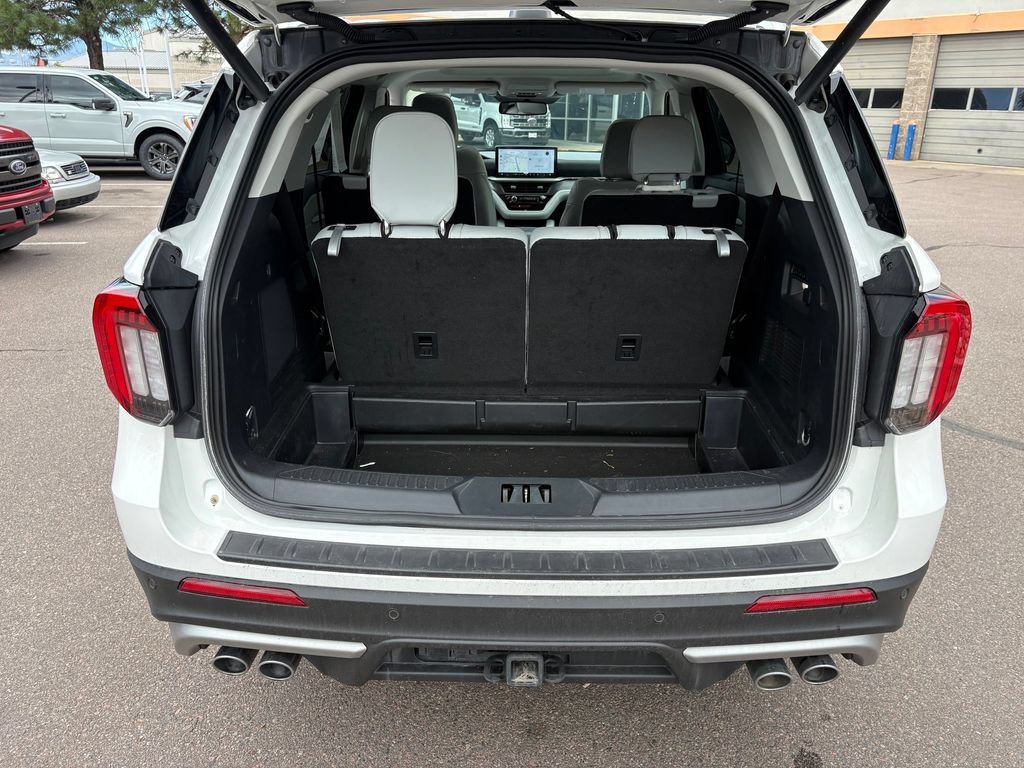 Certified 2025 Ford Explorer Platinum w/ Ultimate Package AWD/4WD image 29