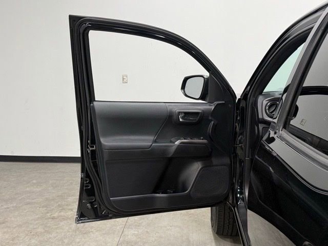 Used 2020 Toyota Tacoma TRD Sport w/ Technology Package AWD/4WD image 13