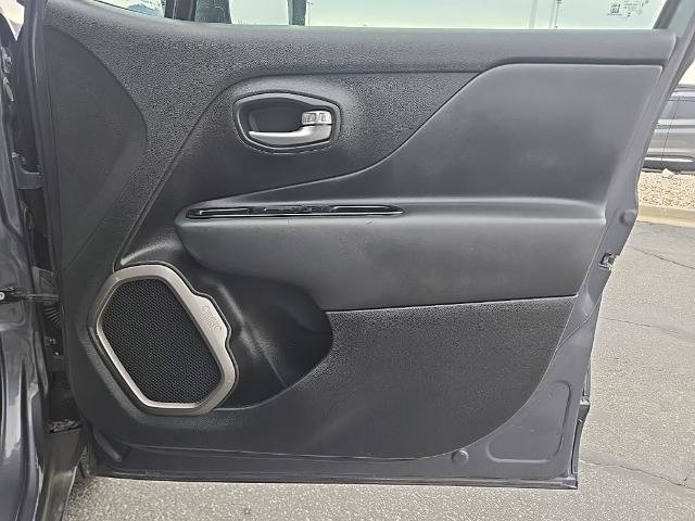 Used 2023 Jeep Renegade Latitude image 28