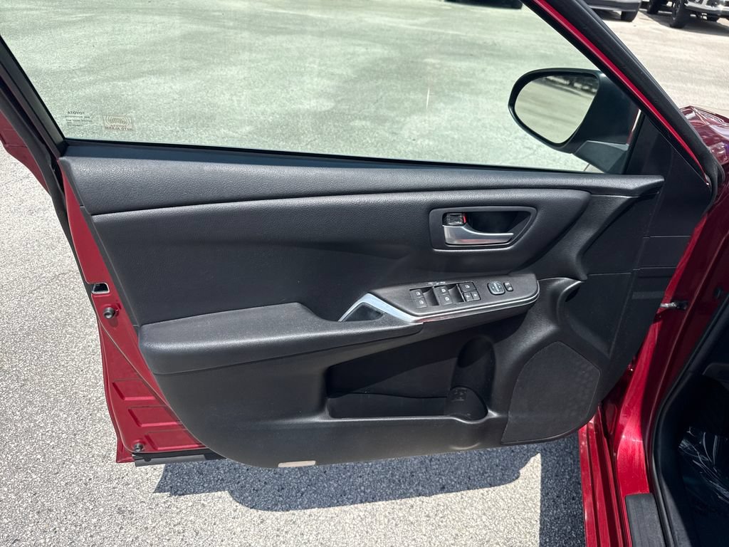 Used 2017 Toyota Camry SE FWD image 13