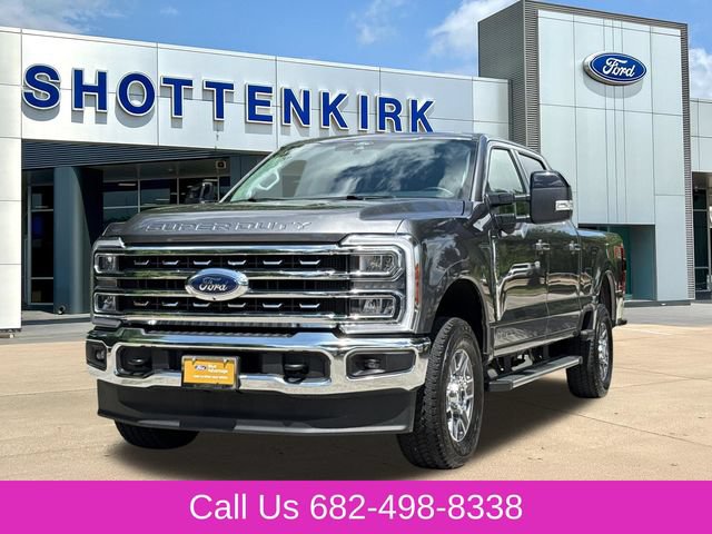 Certified 2025 Ford F250 4x4 Crew Cab Super Duty image 3