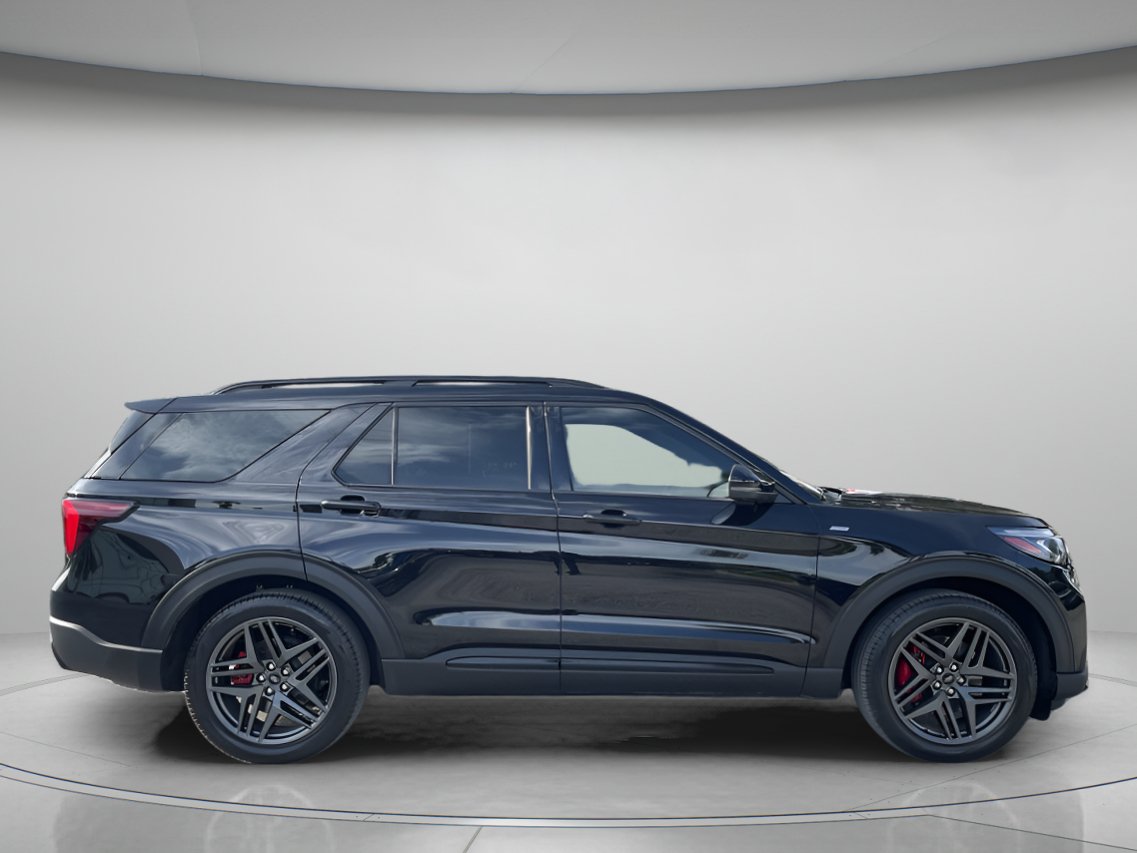 Certified 2025 Ford Explorer ST-Line w/ Premium Package RWD image 2