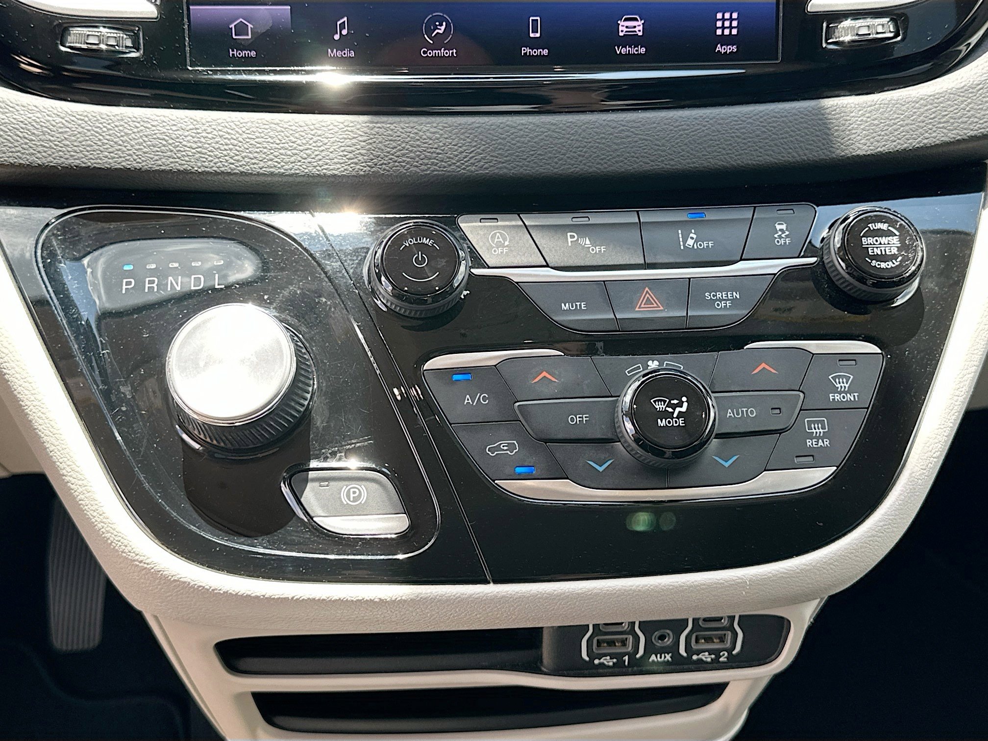 Used 2023 Chrysler Pacifica Touring-L FWD image 15