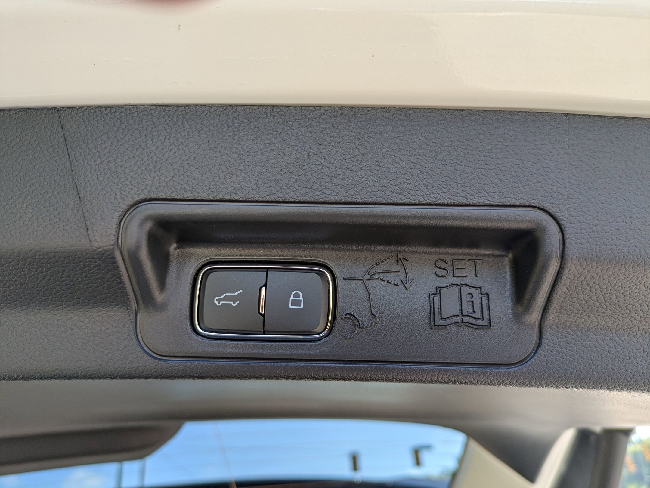 Certified 2025 Ford Explorer Active RWD image 35
