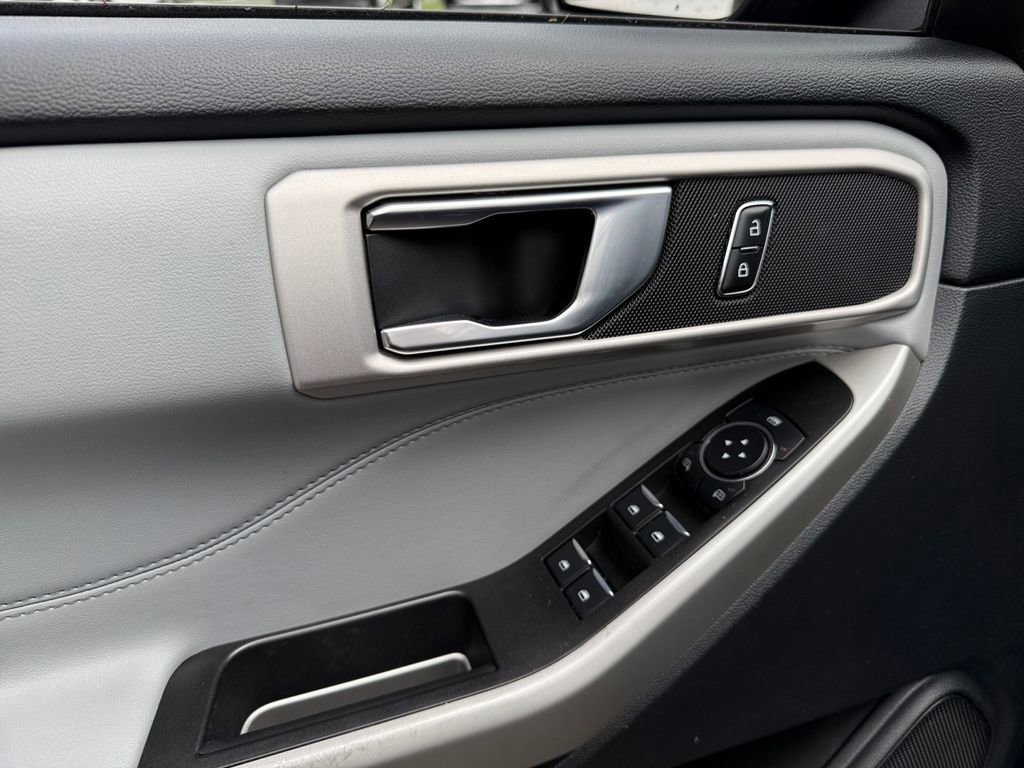 Certified 2022 Ford Explorer XLT w/ Equipment Group 202A image 17