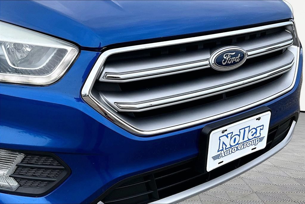 Certified 2017 Ford Escape Titanium FWD image 28