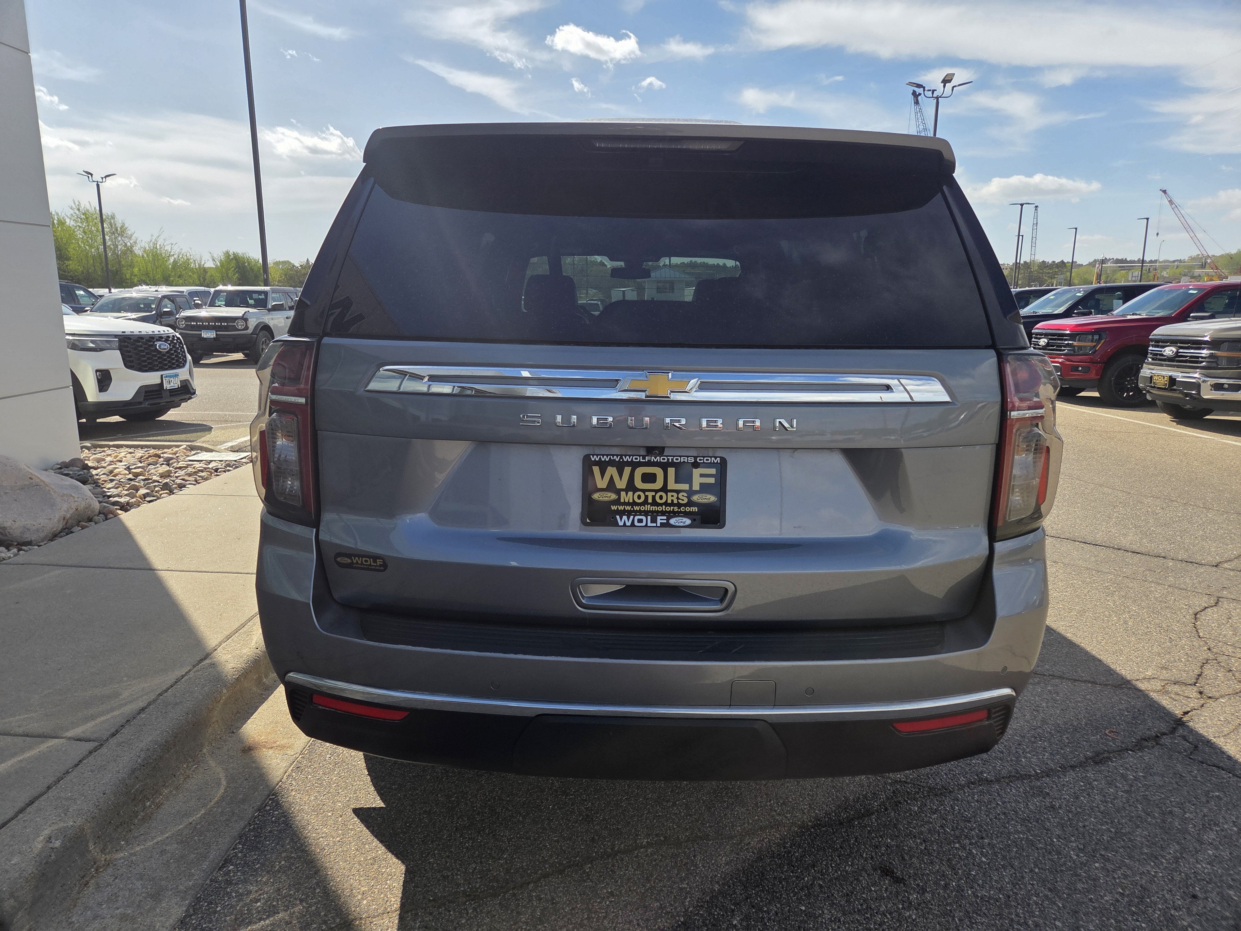 Used 2022 Chevrolet Suburban LT w/ Luxury Package AWD/4WD image 6