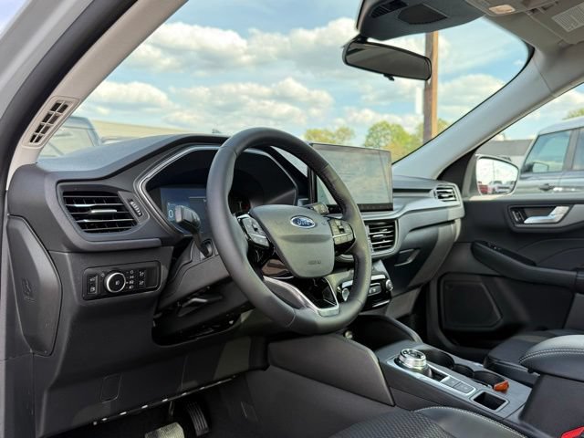 Certified 2026 Ford Escape SE w/ Class II Trailer Tow Package FWD image 17