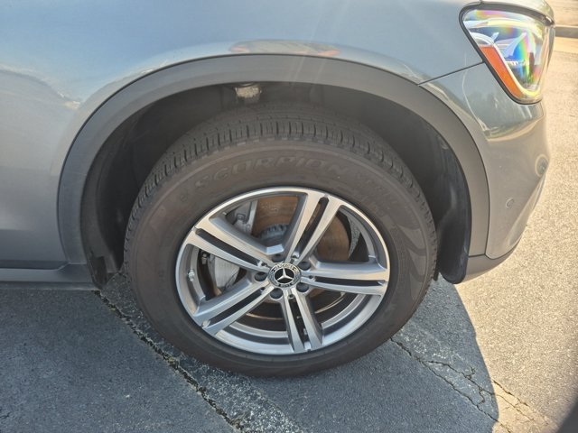 Used 2022 Mercedes-Benz GLC 300 4MATIC w/ Premium Package Lite image 11