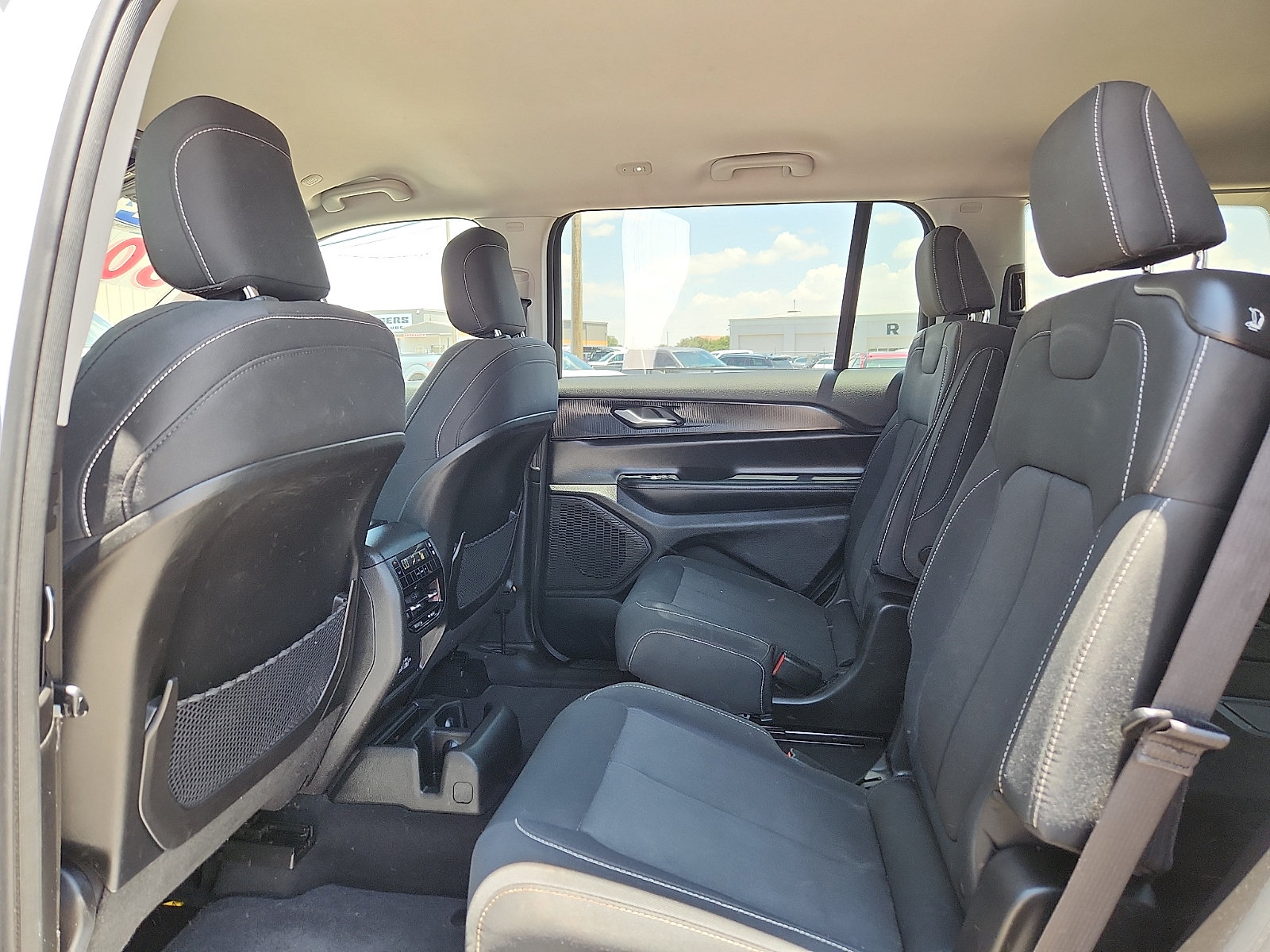 Used 2024 Jeep Grand Cherokee L Laredo AWD/4WD image 9