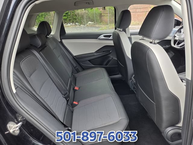 Used 2025 Volkswagen Taos SE FWD image 14