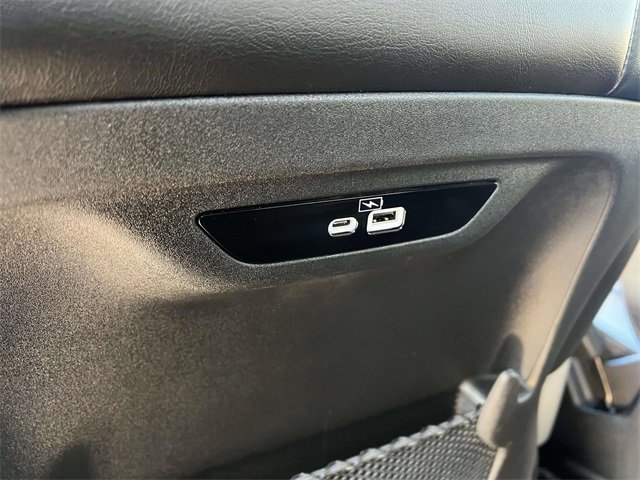 Used 2023 Chrysler Pacifica Touring-L image 28