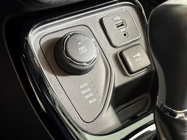 Used 2018 Jeep Compass Latitude w/ Popular Equipment Group AWD/4WD image 39